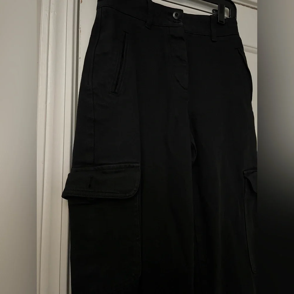 Aritzia Wilfred Free Modern Cargo Pants Black